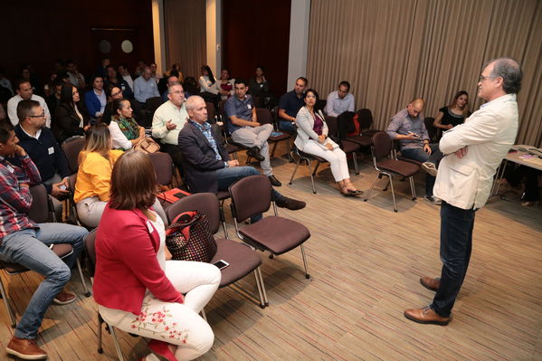 Encuentro de Proveedores y contratistas 2018.
Encuentro de Proveedores y contratistas 2018.
Fecha: 13 Abril 2018
Para descargar esta fotografía en alta resolución, haga clic sobre la imagen hasta que la misma se despliegue en la pantalla completa; luego dé clic derecho y elija la opción "guardar imagen como". 
En caso de publicación por cualquier medio, solicitamos acompañarla del crédito: "Foto EPM"
Palabras clave: Encuentro Proveedores contratistas 2018
