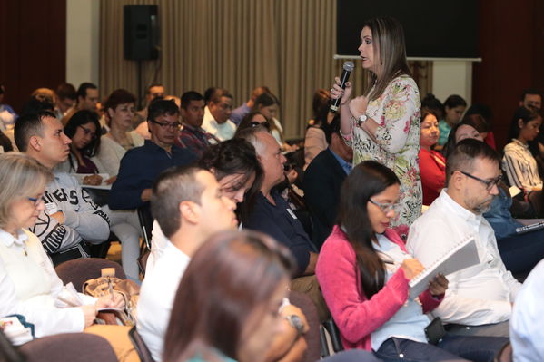 Encuentro de Proveedores y contratistas 2018.
Encuentro de Proveedores y contratistas 2018.
Fecha: 13 Abril 2018
Para descargar esta fotografía en alta resolución, haga clic sobre la imagen hasta que la misma se despliegue en la pantalla completa; luego dé clic derecho y elija la opción "guardar imagen como". 
En caso de publicación por cualquier medio, solicitamos acompañarla del crédito: "Foto EPM"
Palabras clave: Encuentro Proveedores contratistas 2018