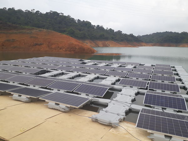 Energía solar Guatapé
Energía solar Guatapé
Fecha: 18 Abril 2018
Para descargar esta fotografía en alta resolución, haga clic sobre la imagen hasta que la misma se despliegue en la pantalla completa; luego dé clic derecho y elija la opción "guardar imagen como". 
En caso de publicación por cualquier medio, solicitamos acompañarla del crédito: "Foto EPM"
Palabras clave: Energía solar Guatapé