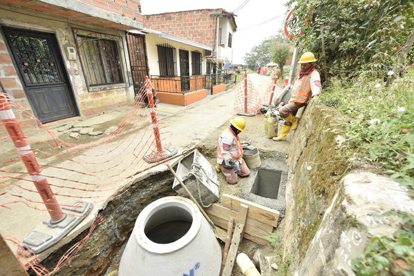 proyecto de saneamiento Valle de Aburrá
proyecto de saneamiento Valle de Aburrá
Abril 19 2018
Para descargar esta fotografía en alta resolución, haga clic sobre la imagen hasta que la misma se despliegue en la pantalla completa; luego dé clic derecho y elija la opción "guardar imagen como". 
En caso de publicación por cualquier medio, solicitamos acompañarla del crédito: "Foto EPM"
Palabras clave: proyecto de saneamiento Valle de Aburrá