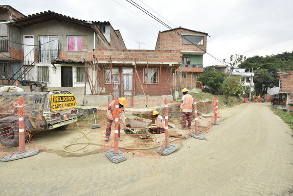 proyecto de saneamiento Valle de Aburrá
proyecto de saneamiento Valle de Aburrá
Abril 19 2018
Para descargar esta fotografía en alta resolución, haga clic sobre la imagen hasta que la misma se despliegue en la pantalla completa; luego dé clic derecho y elija la opción "guardar imagen como". 
En caso de publicación por cualquier medio, solicitamos acompañarla del crédito: "Foto EPM"
Palabras clave: proyecto de saneamiento Valle de Aburrá