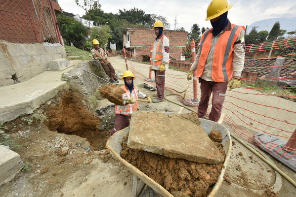 proyecto de saneamiento Valle de Aburrá
proyecto de saneamiento Valle de Aburrá
Abril 19 2018
Para descargar esta fotografía en alta resolución, haga clic sobre la imagen hasta que la misma se despliegue en la pantalla completa; luego dé clic derecho y elija la opción "guardar imagen como". 
En caso de publicación por cualquier medio, solicitamos acompañarla del crédito: "Foto EPM"
Palabras clave: proyecto de saneamiento Valle de Aburrá