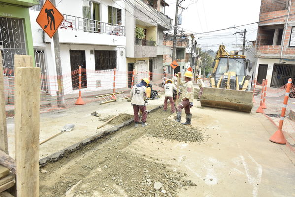 proyecto de saneamiento Valle de Aburrá
proyecto de saneamiento Valle de Aburrá
Abril 19 2018
Para descargar esta fotografía en alta resolución, haga clic sobre la imagen hasta que la misma se despliegue en la pantalla completa; luego dé clic derecho y elija la opción "guardar imagen como". 
En caso de publicación por cualquier medio, solicitamos acompañarla del crédito: "Foto EPM"
Palabras clave: proyecto de saneamiento Valle de Aburrá