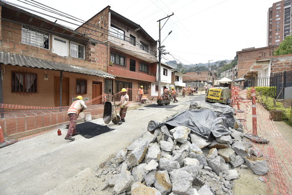 proyecto de saneamiento Valle de Aburrá
proyecto de saneamiento Valle de Aburrá
Abril 19 2018
Para descargar esta fotografía en alta resolución, haga clic sobre la imagen hasta que la misma se despliegue en la pantalla completa; luego dé clic derecho y elija la opción "guardar imagen como". 
En caso de publicación por cualquier medio, solicitamos acompañarla del crédito: "Foto EPM"
Palabras clave: proyecto de saneamiento Valle de Aburrá