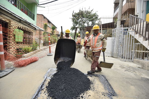 proyecto de saneamiento Valle de Aburrá
proyecto de saneamiento Valle de Aburrá
Abril 19 2018
Para descargar esta fotografía en alta resolución, haga clic sobre la imagen hasta que la misma se despliegue en la pantalla completa; luego dé clic derecho y elija la opción "guardar imagen como". 
En caso de publicación por cualquier medio, solicitamos acompañarla del crédito: "Foto EPM"
Palabras clave: proyecto de saneamiento Valle de Aburrá