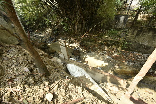 proyecto de saneamiento Valle de Aburrá
proyecto de saneamiento Valle de Aburrá
Abril 19 2018
Para descargar esta fotografía en alta resolución, haga clic sobre la imagen hasta que la misma se despliegue en la pantalla completa; luego dé clic derecho y elija la opción "guardar imagen como". 
En caso de publicación por cualquier medio, solicitamos acompañarla del crédito: "Foto EPM"
Palabras clave: proyecto de saneamiento Valle de Aburrá