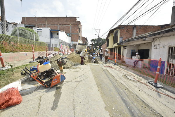 proyecto de saneamiento Valle de Aburrá
proyecto de saneamiento Valle de Aburrá
Abril 19 2018
Para descargar esta fotografía en alta resolución, haga clic sobre la imagen hasta que la misma se despliegue en la pantalla completa; luego dé clic derecho y elija la opción "guardar imagen como". 
En caso de publicación por cualquier medio, solicitamos acompañarla del crédito: "Foto EPM"
Palabras clave: proyecto de saneamiento Valle de Aburrá