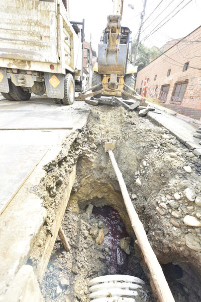 proyecto de saneamiento Valle de Aburrá
proyecto de saneamiento Valle de Aburrá
Abril 19 2018
Para descargar esta fotografía en alta resolución, haga clic sobre la imagen hasta que la misma se despliegue en la pantalla completa; luego dé clic derecho y elija la opción "guardar imagen como". 
En caso de publicación por cualquier medio, solicitamos acompañarla del crédito: "Foto EPM"
Palabras clave: proyecto de saneamiento Valle de Aburrá