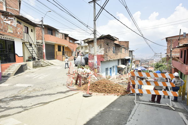 proyecto de saneamiento Valle de Aburrá
proyecto de saneamiento Valle de Aburrá
Abril 19 2018
Para descargar esta fotografía en alta resolución, haga clic sobre la imagen hasta que la misma se despliegue en la pantalla completa; luego dé clic derecho y elija la opción "guardar imagen como". 
En caso de publicación por cualquier medio, solicitamos acompañarla del crédito: "Foto EPM"
Palabras clave: proyecto de saneamiento Valle de Aburrá