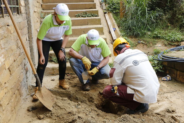 Brigada Comunitaria en el barrio Villatina
Brigada Comunitaria en el barrio Villatina
Fecha: Abril 22 de 2017
Para descargar esta fotografía en alta resolución, haga clic sobre la imagen hasta que la misma se despliegue en la pantalla completa; luego dé clic derecho y elija la opción "guardar imagen como". 
En caso de publicación por cualquier medio, solicitamos acompañarla del crédito: "Foto EPM"
Palabras clave: Brigada Comunitaria en el barrio Villatina voluntarios creando mejor comunidad con su propias manos