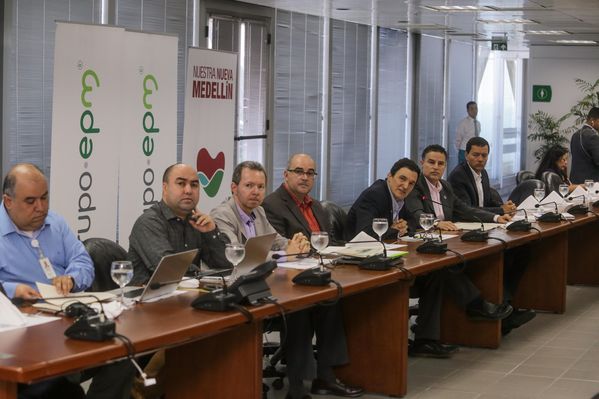 Rueda de prensa - Compra de Aguas Antofagasta
Rueda de prensa - Compra de Aguas Antofagasta
Fecha: Abril 23 de 2015
Para descargar esta fotografía en alta resolución, haga clic sobre la imagen hasta que la misma se despliegue en la pantalla completa; luego dé clic derecho y elija la opción "guardar imagen como". 
En caso de publicación por cualquier medio, solicitamos acompañarla del crédito: "Foto EPM"
Palabras clave: Rueda prensa Compra aguas Antofagasta