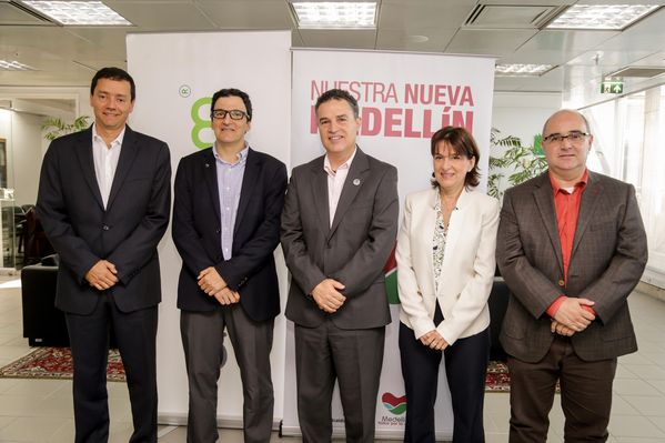 Rueda de prensa - Compra de Aguas Antofagasta
Rueda de prensa - Compra de Aguas Antofagasta
Fecha: Abril 23 de 2015
Para descargar esta fotografía en alta resolución, haga clic sobre la imagen hasta que la misma se despliegue en la pantalla completa; luego dé clic derecho y elija la opción "guardar imagen como". 
En caso de publicación por cualquier medio, solicitamos acompañarla del crédito: "Foto EPM"


Palabras clave: Rueda prensa Compra aguas Antofagasta