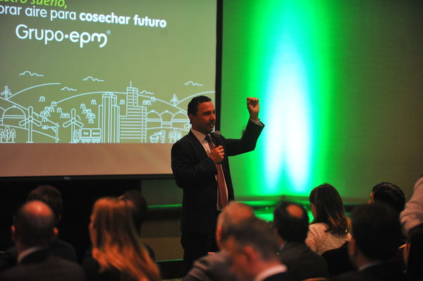 Encuentro inversionistas 2019
Encuentro inversionistas 2019
Fecha: Abril 24 2019.
Para descargar esta fotografía en alta resolución, haga clic sobre la imagen hasta que la misma se despliegue en la pantalla completa; luego dé clic derecho y elija la opción "guardar imagen como". 
En caso de publicación por cualquier medio, solicitamos acompañarla del crédito: "Foto EPM"
Palabras clave: Encuentro inversionistas 2019