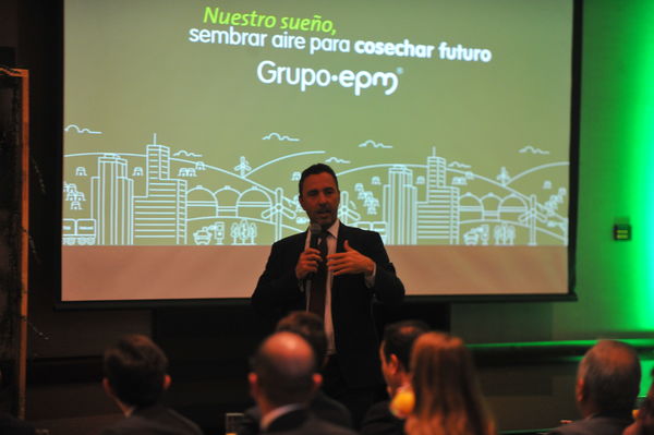 Encuentro inversionistas 2019
Encuentro inversionistas 2019
Fecha: Abril 24 2019.
Para descargar esta fotografía en alta resolución, haga clic sobre la imagen hasta que la misma se despliegue en la pantalla completa; luego dé clic derecho y elija la opción "guardar imagen como". 
En caso de publicación por cualquier medio, solicitamos acompañarla del crédito: "Foto EPM"
Palabras clave: Encuentro inversionistas 2019
