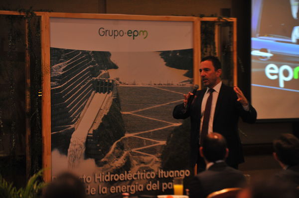 Encuentro inversionistas 2019
Encuentro inversionistas 2019
Fecha: Abril 24 2019.
Para descargar esta fotografía en alta resolución, haga clic sobre la imagen hasta que la misma se despliegue en la pantalla completa; luego dé clic derecho y elija la opción "guardar imagen como". 
En caso de publicación por cualquier medio, solicitamos acompañarla del crédito: "Foto EPM"
Palabras clave: Encuentro inversionistas 2019