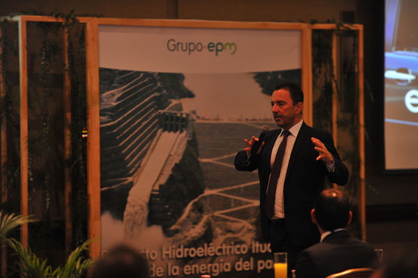 Encuentro inversionistas 2019
Encuentro inversionistas 2019
Fecha: Abril 24 2019.
Para descargar esta fotografía en alta resolución, haga clic sobre la imagen hasta que la misma se despliegue en la pantalla completa; luego dé clic derecho y elija la opción "guardar imagen como". 
En caso de publicación por cualquier medio, solicitamos acompañarla del crédito: "Foto EPM"
Palabras clave: Encuentro inversionistas 2019