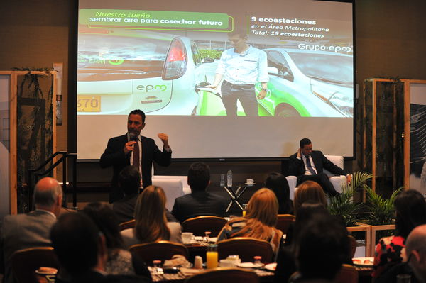 Encuentro inversionistas 2019
Encuentro inversionistas 2019
Fecha: Abril 24 2019.
Para descargar esta fotografía en alta resolución, haga clic sobre la imagen hasta que la misma se despliegue en la pantalla completa; luego dé clic derecho y elija la opción "guardar imagen como". 
En caso de publicación por cualquier medio, solicitamos acompañarla del crédito: "Foto EPM"
Palabras clave: Encuentro inversionistas 2019