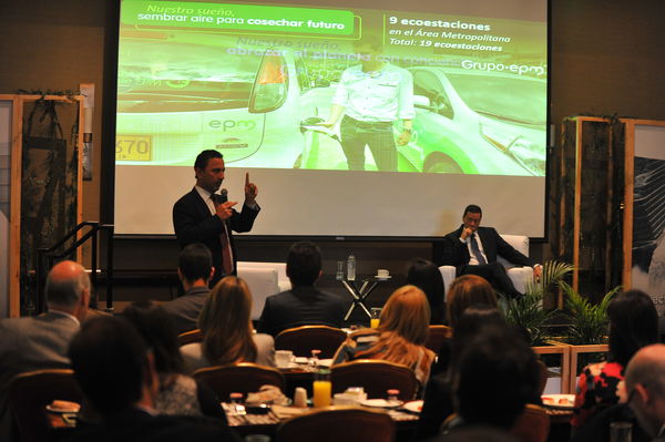 Encuentro inversionistas 2019
Encuentro inversionistas 2019
Fecha: Abril 24 2019.
Para descargar esta fotografía en alta resolución, haga clic sobre la imagen hasta que la misma se despliegue en la pantalla completa; luego dé clic derecho y elija la opción "guardar imagen como". 
En caso de publicación por cualquier medio, solicitamos acompañarla del crédito: "Foto EPM"
Palabras clave: Encuentro inversionistas 2019