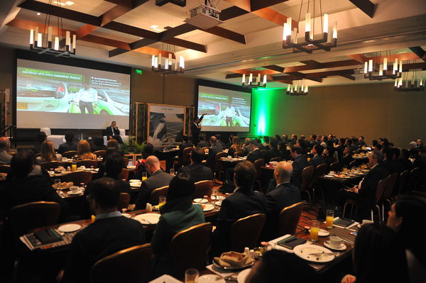 Encuentro inversionistas 2019
Encuentro inversionistas 2019
Fecha: Abril 24 2019.
Para descargar esta fotografía en alta resolución, haga clic sobre la imagen hasta que la misma se despliegue en la pantalla completa; luego dé clic derecho y elija la opción "guardar imagen como". 
En caso de publicación por cualquier medio, solicitamos acompañarla del crédito: "Foto EPM"
Palabras clave: Encuentro inversionistas 2019