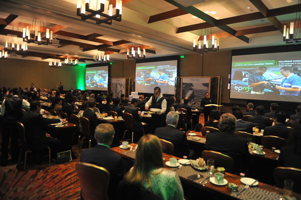 Encuentro inversionistas 2019
Encuentro inversionistas 2019
Fecha: Abril 24 2019.
Para descargar esta fotografía en alta resolución, haga clic sobre la imagen hasta que la misma se despliegue en la pantalla completa; luego dé clic derecho y elija la opción "guardar imagen como". 
En caso de publicación por cualquier medio, solicitamos acompañarla del crédito: "Foto EPM"
Palabras clave: Encuentro inversionistas 2019