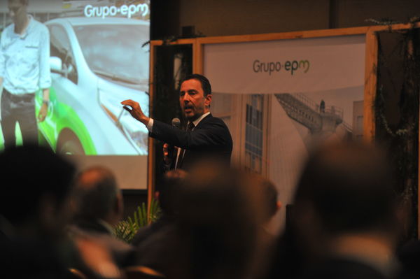 Encuentro inversionistas 2019
Encuentro inversionistas 2019
Fecha: Abril 24 2019.
Para descargar esta fotografía en alta resolución, haga clic sobre la imagen hasta que la misma se despliegue en la pantalla completa; luego dé clic derecho y elija la opción "guardar imagen como". 
En caso de publicación por cualquier medio, solicitamos acompañarla del crédito: "Foto EPM"
Palabras clave: Encuentro inversionistas 2019