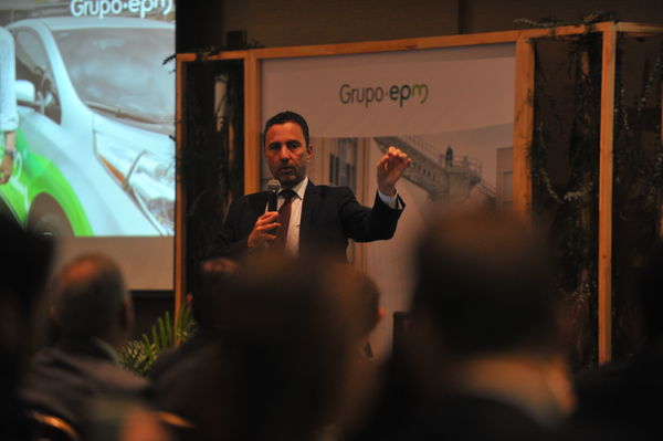 Encuentro inversionistas 2019
Encuentro inversionistas 2019
Fecha: Abril 24 2019.
Para descargar esta fotografía en alta resolución, haga clic sobre la imagen hasta que la misma se despliegue en la pantalla completa; luego dé clic derecho y elija la opción "guardar imagen como". 
En caso de publicación por cualquier medio, solicitamos acompañarla del crédito: "Foto EPM"
Palabras clave: Encuentro inversionistas 2019