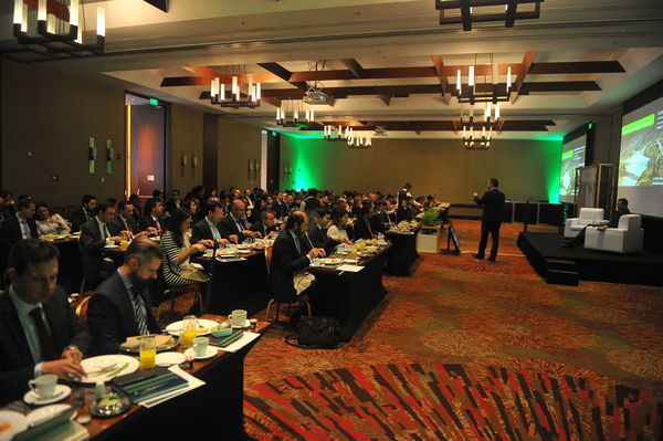 Encuentro inversionistas 2019
Encuentro inversionistas 2019
Fecha: Abril 24 2019.
Para descargar esta fotografía en alta resolución, haga clic sobre la imagen hasta que la misma se despliegue en la pantalla completa; luego dé clic derecho y elija la opción "guardar imagen como". 
En caso de publicación por cualquier medio, solicitamos acompañarla del crédito: "Foto EPM"
Palabras clave: Encuentro inversionistas 2019