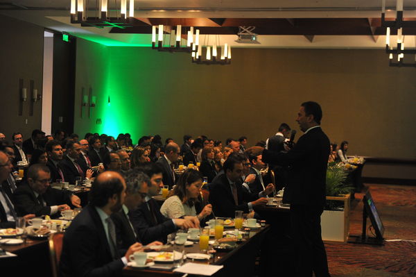 Encuentro inversionistas 2019
Encuentro inversionistas 2019
Fecha: Abril 24 2019.
Para descargar esta fotografía en alta resolución, haga clic sobre la imagen hasta que la misma se despliegue en la pantalla completa; luego dé clic derecho y elija la opción "guardar imagen como". 
En caso de publicación por cualquier medio, solicitamos acompañarla del crédito: "Foto EPM"
Palabras clave: Encuentro inversionistas 2019