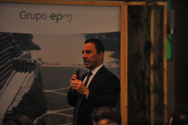 Encuentro inversionistas 2019
Encuentro inversionistas 2019
Fecha: Abril 24 2019.
Para descargar esta fotografía en alta resolución, haga clic sobre la imagen hasta que la misma se despliegue en la pantalla completa; luego dé clic derecho y elija la opción "guardar imagen como". 
En caso de publicación por cualquier medio, solicitamos acompañarla del crédito: "Foto EPM"
Palabras clave: Encuentro inversionistas 2019