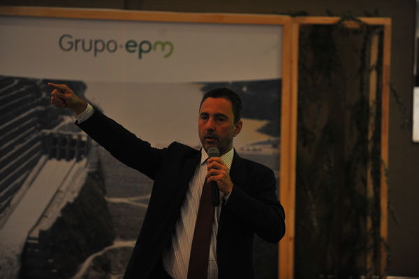 Encuentro inversionistas 2019
Encuentro inversionistas 2019
Fecha: Abril 24 2019.
Para descargar esta fotografía en alta resolución, haga clic sobre la imagen hasta que la misma se despliegue en la pantalla completa; luego dé clic derecho y elija la opción "guardar imagen como". 
En caso de publicación por cualquier medio, solicitamos acompañarla del crédito: "Foto EPM"
Palabras clave: Encuentro inversionistas 2019