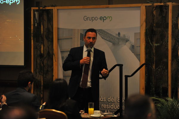 Encuentro inversionistas 2019
Encuentro inversionistas 2019
Fecha: Abril 24 2019.
Para descargar esta fotografía en alta resolución, haga clic sobre la imagen hasta que la misma se despliegue en la pantalla completa; luego dé clic derecho y elija la opción "guardar imagen como". 
En caso de publicación por cualquier medio, solicitamos acompañarla del crédito: "Foto EPM"
Palabras clave: Encuentro inversionistas 2019