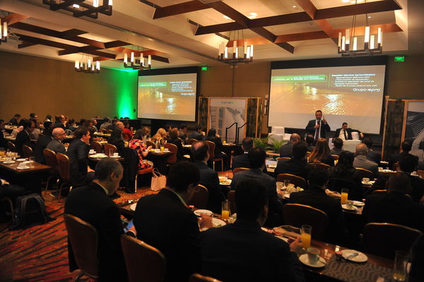 Encuentro inversionistas 2019
Encuentro inversionistas 2019
Fecha: Abril 24 2019.
Para descargar esta fotografía en alta resolución, haga clic sobre la imagen hasta que la misma se despliegue en la pantalla completa; luego dé clic derecho y elija la opción "guardar imagen como". 
En caso de publicación por cualquier medio, solicitamos acompañarla del crédito: "Foto EPM"
Palabras clave: Encuentro inversionistas 2019