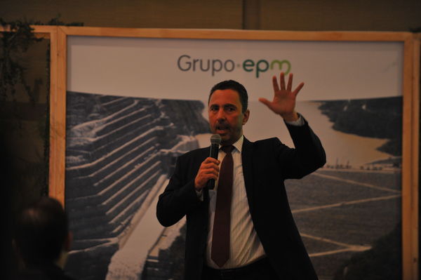Encuentro inversionistas 2019
Encuentro inversionistas 2019
Fecha: Abril 24 2019.
Para descargar esta fotografía en alta resolución, haga clic sobre la imagen hasta que la misma se despliegue en la pantalla completa; luego dé clic derecho y elija la opción "guardar imagen como". 
En caso de publicación por cualquier medio, solicitamos acompañarla del crédito: "Foto EPM"
Palabras clave: Encuentro inversionistas 2019