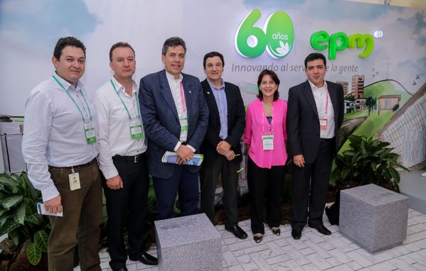 Congreso Naturgas – Instalación del evento 
Congreso Naturgas – Instalación del evento  
Fecha: Abril 27 de 2015. Lugar: Medellín, Hotel Intercontinental
Para descargar esta fotografía en alta resolución, haga clic sobre la imagen hasta que la misma se despliegue en la pantalla completa; luego dé clic derecho y elija la opción "guardar imagen como". 
En caso de publicación por cualquier medio, solicitamos acompañarla del crédito: "Foto EPM"

Palabras clave: Congreso Naturgas Instalación evento