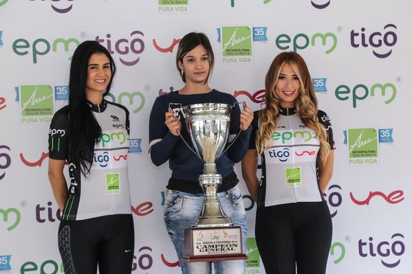 Presentación del Equipo de Ciclismo EPM-UNE-TIGO-Área Metropolitana
Presentación del Equipo de Ciclismo EPM-UNE-TIGO-Área Metropolitana
Fecha: Abril 6 de 2015
Para descargar esta fotografía en alta resolución, haga clic sobre la imagen hasta que la misma se despliegue en la pantalla completa; luego dé clic derecho y elija la opción "guardar imagen como". 
En caso de publicación por cualquier medio, solicitamos acompañarla del crédito: "Foto EPM"
Palabras clave: Presentación Equipo Ciclismo EPM UNE TIGO Área Metropolitana