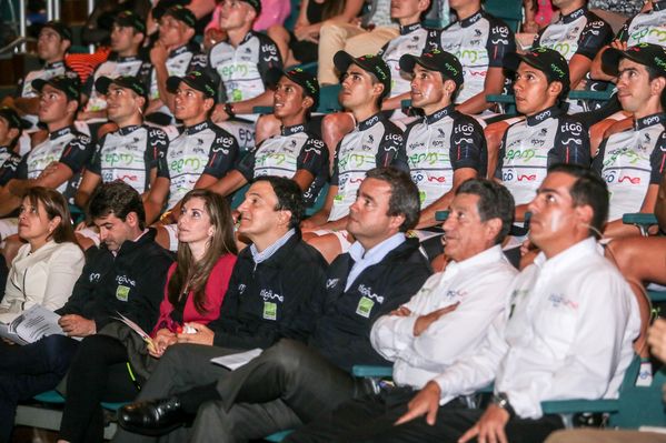 Presentación del Equipo de Ciclismo EPM-UNE-TIGO-Área Metropolitana
Presentación del Equipo de Ciclismo EPM-UNE-TIGO-Área Metropolitana
Fecha: Abril 6 de 2015
Para descargar esta fotografía en alta resolución, haga clic sobre la imagen hasta que la misma se despliegue en la pantalla completa; luego dé clic derecho y elija la opción "guardar imagen como". 
En caso de publicación por cualquier medio, solicitamos acompañarla del crédito: "Foto EPM"
Palabras clave: Presentación Equipo Ciclismo EPM UNE TIGO Área Metropolitana