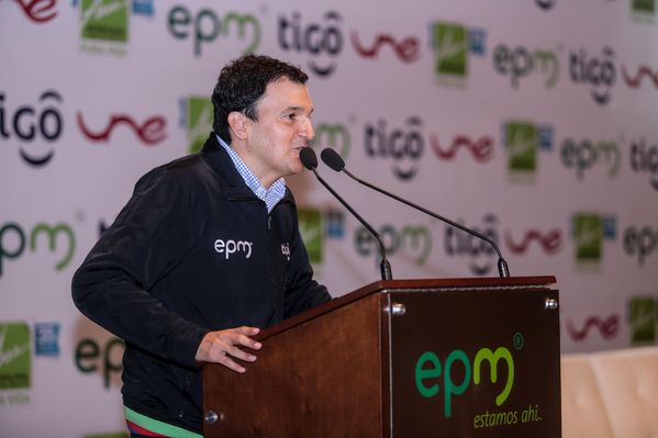 Presentación del Equipo de Ciclismo EPM-UNE-TIGO-Área Metropolitana
Presentación del Equipo de Ciclismo EPM-UNE-TIGO-Área Metropolitana
Fecha: Abril 6 de 2015
Para descargar esta fotografía en alta resolución, haga clic sobre la imagen hasta que la misma se despliegue en la pantalla completa; luego dé clic derecho y elija la opción "guardar imagen como". 
En caso de publicación por cualquier medio, solicitamos acompañarla del crédito: "Foto EPM"
Palabras clave: Presentación Equipo Ciclismo EPM UNE TIGO Área Metropolitana