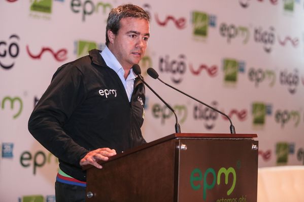 Presentación del Equipo de Ciclismo EPM-UNE-TIGO-Área Metropolitana
Presentación del Equipo de Ciclismo EPM-UNE-TIGO-Área Metropolitana
Fecha: Abril 6 de 2015
Para descargar esta fotografía en alta resolución, haga clic sobre la imagen hasta que la misma se despliegue en la pantalla completa; luego dé clic derecho y elija la opción "guardar imagen como". 
En caso de publicación por cualquier medio, solicitamos acompañarla del crédito: "Foto EPM"
Palabras clave: Presentación Equipo Ciclismo EPM UNE TIGO Área Metropolitana