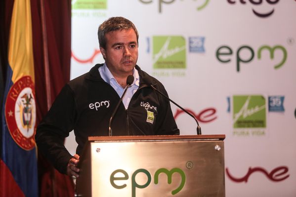 Presentación del Equipo de Ciclismo EPM-UNE-TIGO-Área Metropolitana
Presentación del Equipo de Ciclismo EPM-UNE-TIGO-Área Metropolitana
Fecha: Abril 6 de 2015
Para descargar esta fotografía en alta resolución, haga clic sobre la imagen hasta que la misma se despliegue en la pantalla completa; luego dé clic derecho y elija la opción "guardar imagen como". 
En caso de publicación por cualquier medio, solicitamos acompañarla del crédito: "Foto EPM"
Palabras clave: Presentación Equipo Ciclismo EPM UNE TIGO Área Metropolitana