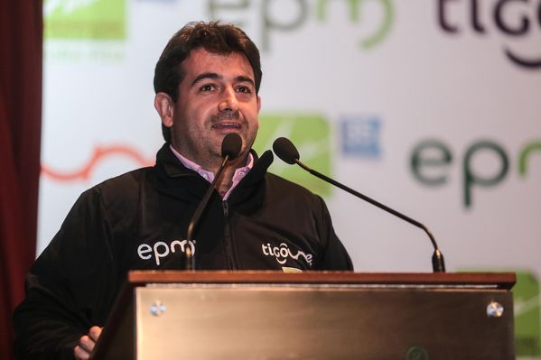 Presentación del Equipo de Ciclismo EPM-UNE-TIGO-Área Metropolitana
Presentación del Equipo de Ciclismo EPM-UNE-TIGO-Área Metropolitana
Fecha: Abril 6 de 2015
Para descargar esta fotografía en alta resolución, haga clic sobre la imagen hasta que la misma se despliegue en la pantalla completa; luego dé clic derecho y elija la opción "guardar imagen como". 
En caso de publicación por cualquier medio, solicitamos acompañarla del crédito: "Foto EPM"
Palabras clave: Presentación Equipo Ciclismo EPM UNE TIGO Área Metropolitana