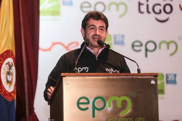Presentación del Equipo de Ciclismo EPM-UNE-TIGO-Área Metropolitana
Presentación del Equipo de Ciclismo EPM-UNE-TIGO-Área Metropolitana
Fecha: Abril 6 de 2015
Para descargar esta fotografía en alta resolución, haga clic sobre la imagen hasta que la misma se despliegue en la pantalla completa; luego dé clic derecho y elija la opción "guardar imagen como". 
En caso de publicación por cualquier medio, solicitamos acompañarla del crédito: "Foto EPM"
Palabras clave: Presentación Equipo Ciclismo EPM UNE TIGO Área Metropolitana