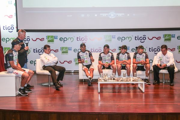 Presentación del Equipo de Ciclismo EPM-UNE-TIGO-Área Metropolitana
Presentación del Equipo de Ciclismo EPM-UNE-TIGO-Área Metropolitana
Fecha: Abril 6 de 2015
Para descargar esta fotografía en alta resolución, haga clic sobre la imagen hasta que la misma se despliegue en la pantalla completa; luego dé clic derecho y elija la opción "guardar imagen como". 
En caso de publicación por cualquier medio, solicitamos acompañarla del crédito: "Foto EPM"
Palabras clave: Presentación Equipo Ciclismo EPM UNE TIGO Área Metropolitana