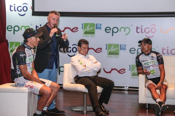 Presentación del Equipo de Ciclismo EPM-UNE-TIGO-Área Metropolitana
Presentación del Equipo de Ciclismo EPM-UNE-TIGO-Área Metropolitana
Fecha: Abril 6 de 2015
Para descargar esta fotografía en alta resolución, haga clic sobre la imagen hasta que la misma se despliegue en la pantalla completa; luego dé clic derecho y elija la opción "guardar imagen como". 
En caso de publicación por cualquier medio, solicitamos acompañarla del crédito: "Foto EPM"
Palabras clave: Presentación Equipo Ciclismo EPM UNE TIGO Área Metropolitana