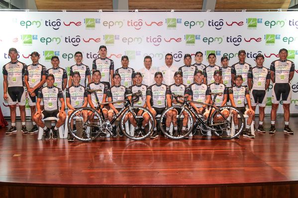 Presentación del Equipo de Ciclismo EPM-UNE-TIGO-Área Metropolitana
Presentación del Equipo de Ciclismo EPM-UNE-TIGO-Área Metropolitana
Fecha: Abril 6 de 2015
Para descargar esta fotografía en alta resolución, haga clic sobre la imagen hasta que la misma se despliegue en la pantalla completa; luego dé clic derecho y elija la opción "guardar imagen como". 
En caso de publicación por cualquier medio, solicitamos acompañarla del crédito: "Foto EPM"
Palabras clave: Presentación Equipo Ciclismo EPM UNE TIGO Área Metropolitana