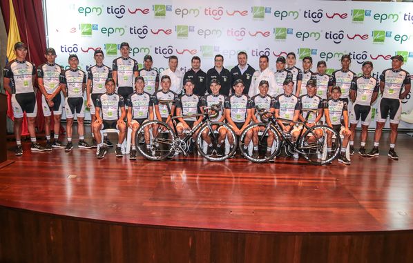Presentación del Equipo de Ciclismo EPM-UNE-TIGO-Área Metropolitana
Presentación del Equipo de Ciclismo EPM-UNE-TIGO-Área Metropolitana
Fecha: Abril 6 de 2015
Para descargar esta fotografía en alta resolución, haga clic sobre la imagen hasta que la misma se despliegue en la pantalla completa; luego dé clic derecho y elija la opción "guardar imagen como". 
En caso de publicación por cualquier medio, solicitamos acompañarla del crédito: "Foto EPM"
Palabras clave: Presentación Equipo Ciclismo EPM UNE TIGO Área Metropolitana