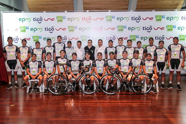 Presentación del Equipo de Ciclismo EPM-UNE-TIGO-Área Metropolitana
Presentación del Equipo de Ciclismo EPM-UNE-TIGO-Área Metropolitana
Fecha: Abril 6 de 2015
Para descargar esta fotografía en alta resolución, haga clic sobre la imagen hasta que la misma se despliegue en la pantalla completa; luego dé clic derecho y elija la opción "guardar imagen como". 
En caso de publicación por cualquier medio, solicitamos acompañarla del crédito: "Foto EPM"

Palabras clave: Presentación Equipo Ciclismo EPM UNE TIGO Área Metropolitana
