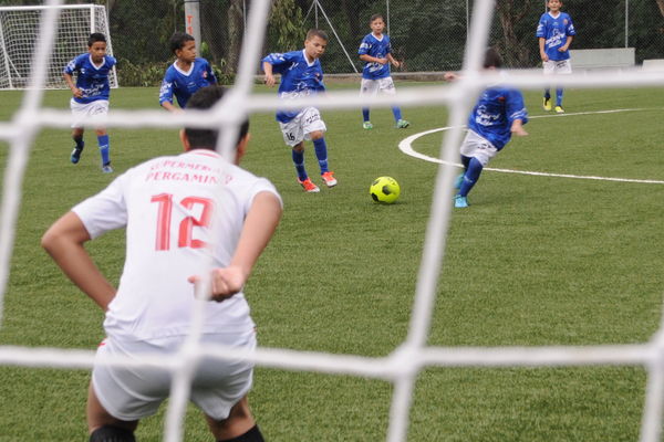 Cancha sintética Liborina
Cancha sintética Liborina
Fecha: Abril 8 de 2015
Para descargar esta fotografía en alta resolución, haga clic sobre la imagen hasta que la misma se despliegue en la pantalla completa; luego dé clic derecho y elija la opción "guardar imagen como". 
En caso de publicación por cualquier medio, solicitamos acompañarla del crédito: "Foto EPM"

Palabras clave: Cancha sintética Liborina