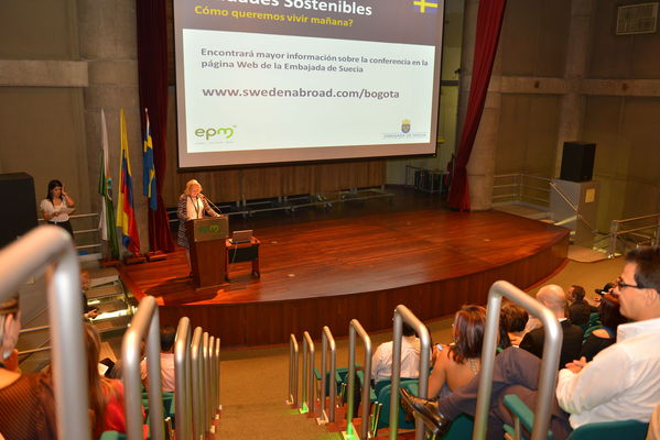 Evento embajada Suecia
Evento embajada Suecia
Fecha: Abril 9 de 2014. Lugar: Edificio EPM: Auditorio Himerio Pérez
Para descargar esta fotografía en alta resolución, haga clic sobre la imagen hasta que la misma se despliegue en la pantalla completa; luego dé clic derecho y elija la opción "guardar imagen como". 
En caso de publicación por cualquier medio, solicitamos acompañarla del crédito: "Foto EPM"
Palabras clave: Evento embajada Suecia