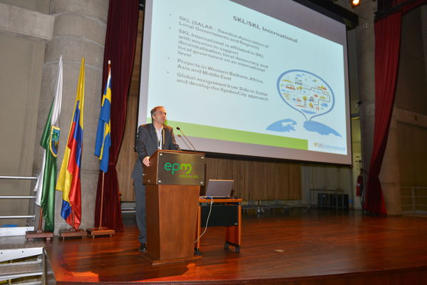 Evento embajada Suecia
Evento embajada Suecia
Fecha: Abril 9 de 2014. Lugar: Edificio EPM: Auditorio Himerio Pérez
Para descargar esta fotografía en alta resolución, haga clic sobre la imagen hasta que la misma se despliegue en la pantalla completa; luego dé clic derecho y elija la opción "guardar imagen como". 
En caso de publicación por cualquier medio, solicitamos acompañarla del crédito: "Foto EPM"
Palabras clave: Evento embajada Suecia