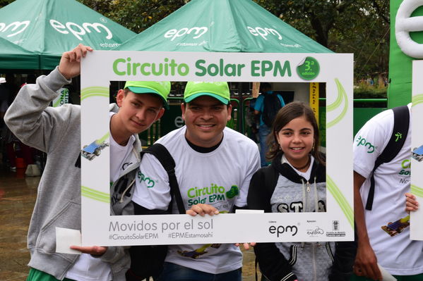 Circuito Solar EPM
Circuito Solar EPM
Fecha: Agosto 11 de 2017
Para descargar esta fotografía en alta resolución, haga clic sobre la imagen hasta que la misma se despliegue en la pantalla completa; luego dé clic derecho y elija la opción "guardar imagen como". 
En caso de publicación por cualquier medio, solicitamos acompañarla del crédito: "Foto EPM"
Palabras clave: Circuito Solar EPM